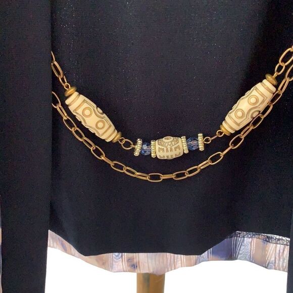 Navy blue and white blazer with built in navy blue tank. - Picture 6 of 11